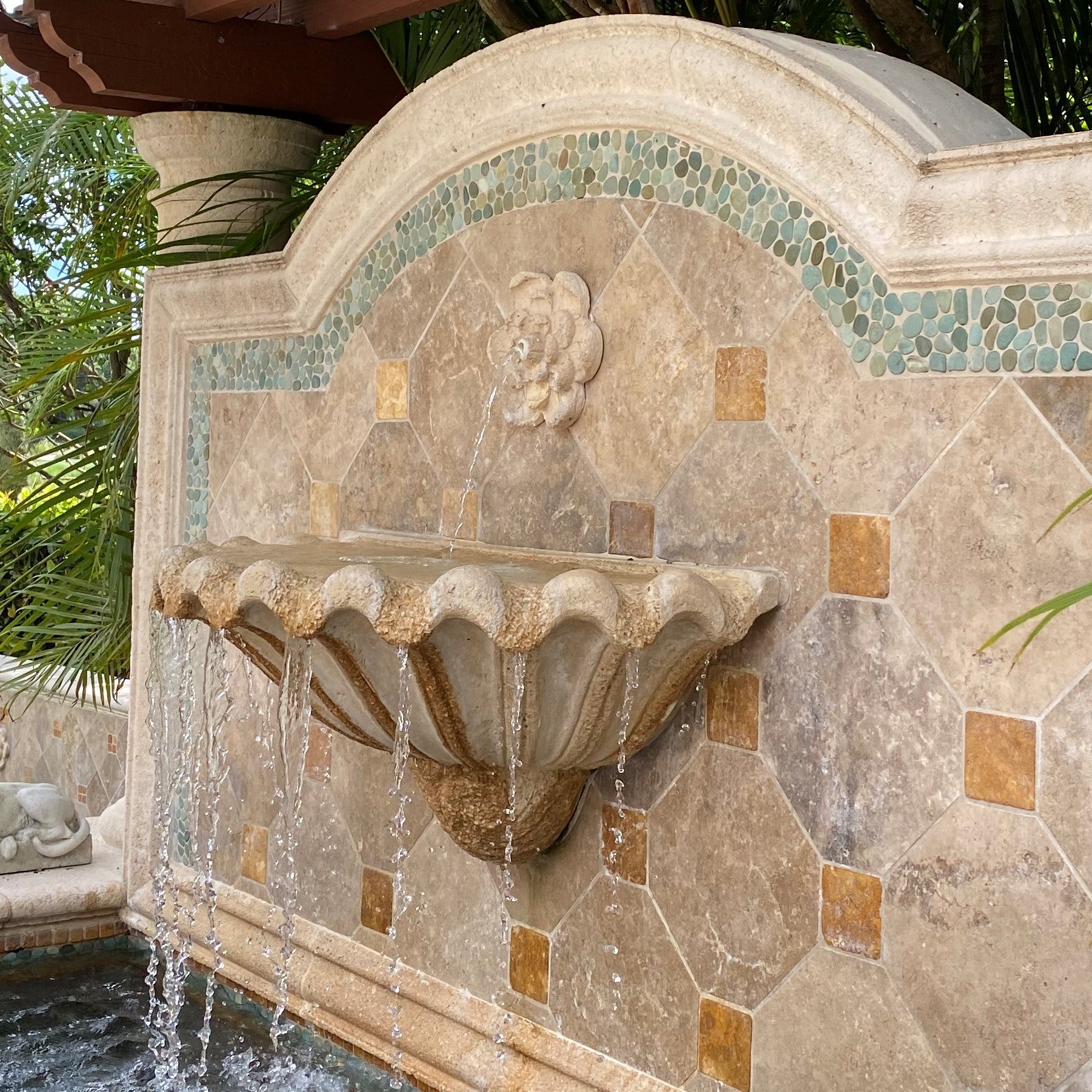 SEASHELL_LARGE_WITH_ROSETTE_6_CLUB_FOUNTAIN_2 - Cast Stone International 